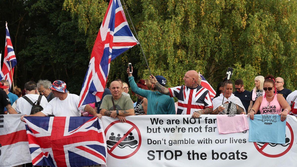 To travel to Eping, the hearts of protests against immigration in the UK: 