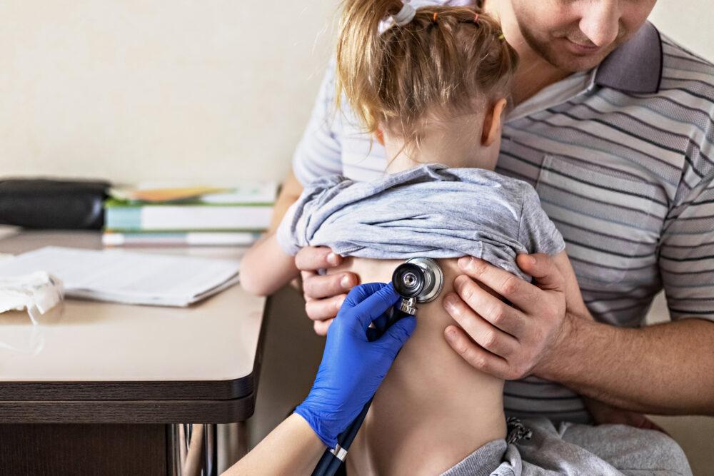 La bronquitis escolar y la broncolitis se desencadenan después de la escuela y d...