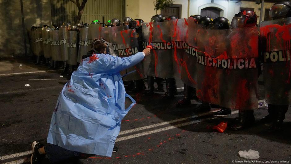 Un muerto y más de 100 heridos en protestas en Lima - - 16/10/20/2025