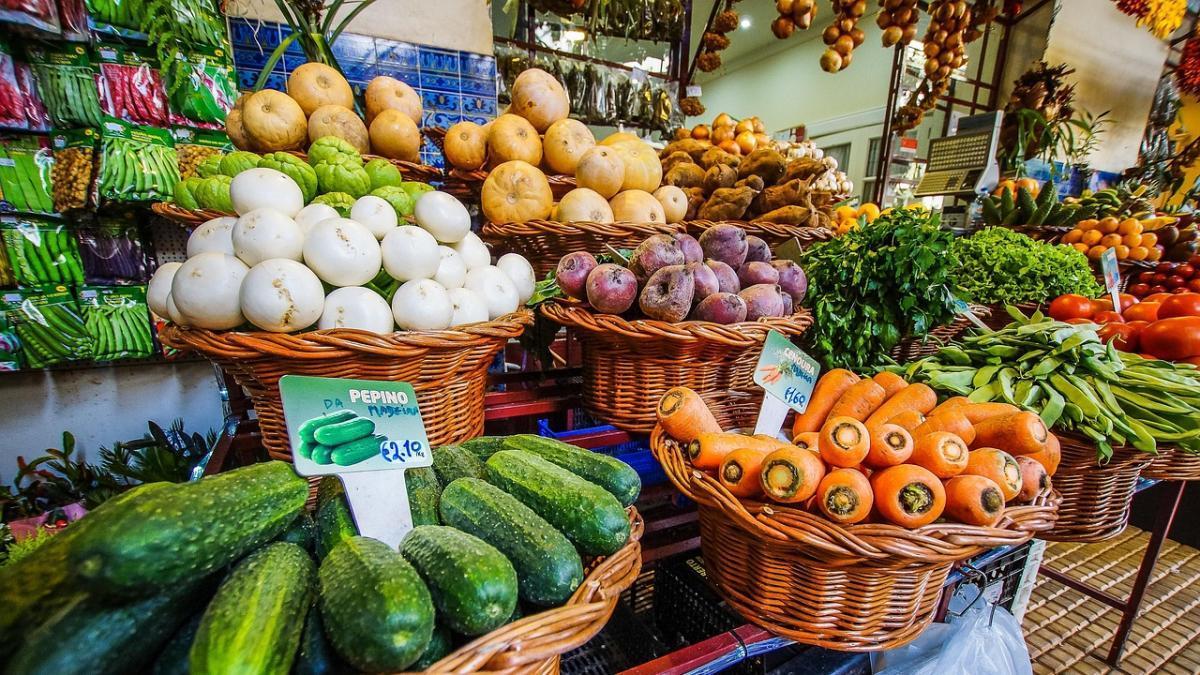 Unas españolas en Portugal quieren hacerse una macedonia de frutas, van al supermercado y no lo pued...