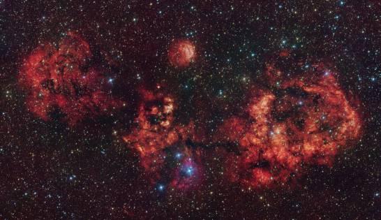 Una nebulosa con forma de murciélago indica una fuerte actividad estelar