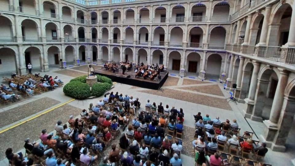 Patio Nights regresó con Muzik, baile y muchos acentos de álcalíno |Alcalá hoy