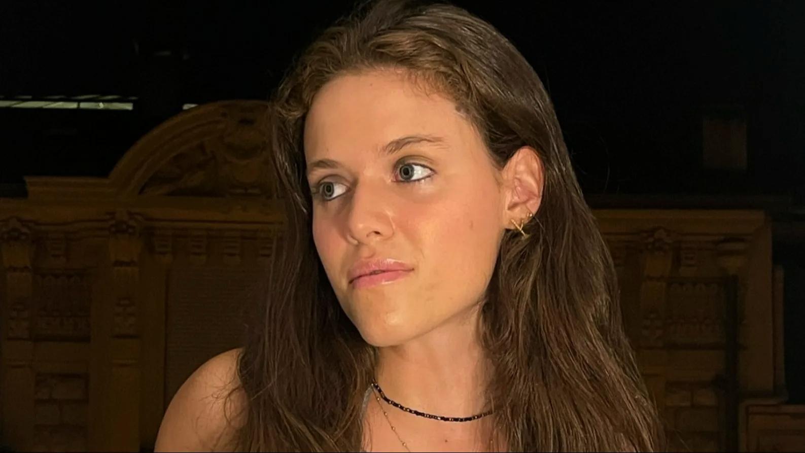 La hija de Carlos, Luzan, gana videos sobre política