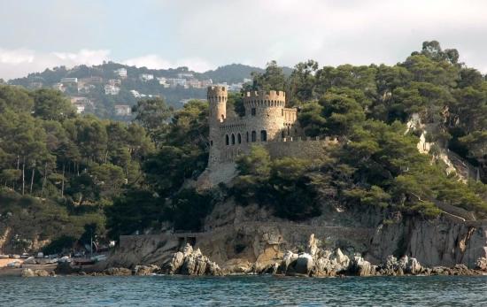 El histórico hotel de Costa Brava se renuevó para obtener de dos a cuatro estrel...